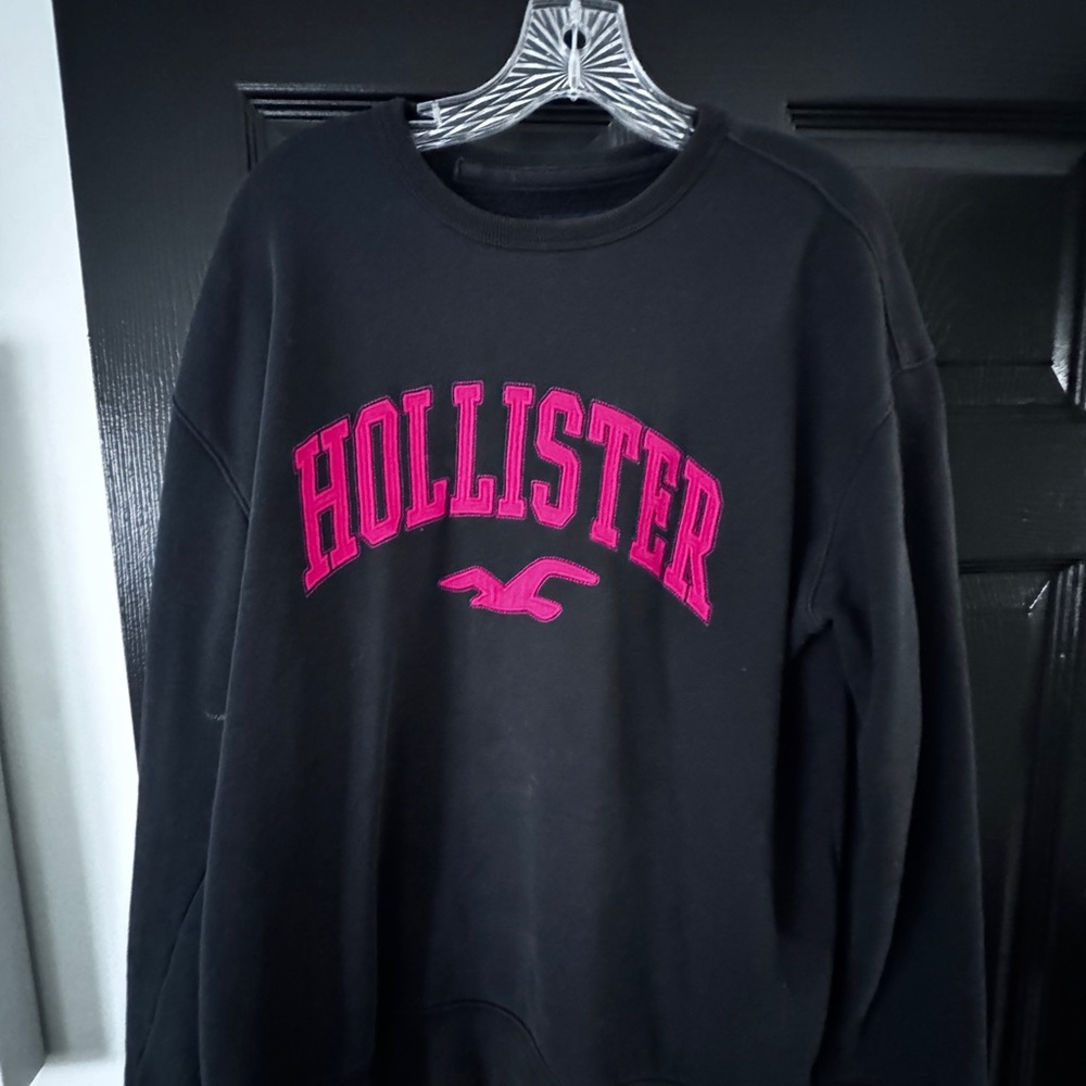 Hollister Black Red Crewneck Sweatshirt
